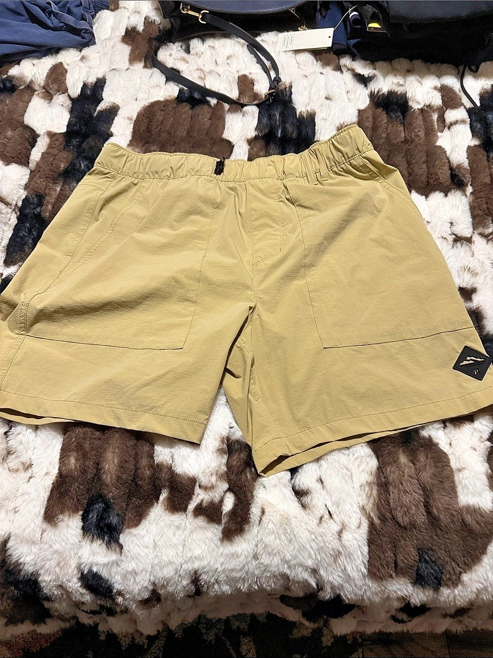 Hurley Phantom Heather Walkshort Hybrid Shorts in Tan. Waistband is missing.